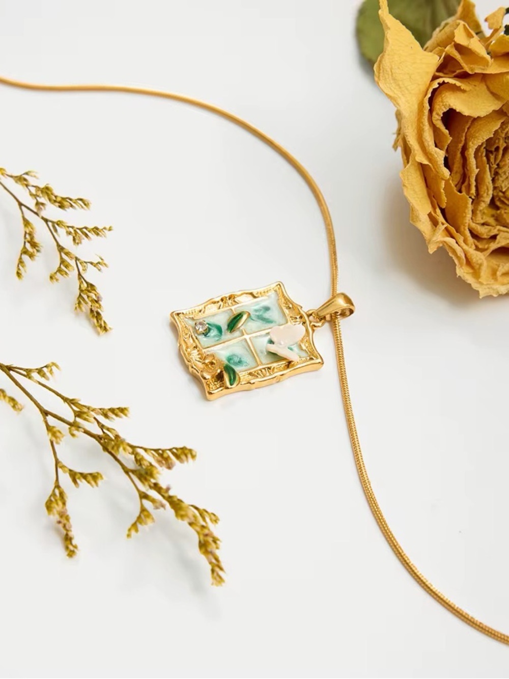 18K Gold Plated Vintage Inspired Window Frame Pendant Necklace - Picture 4 of 8